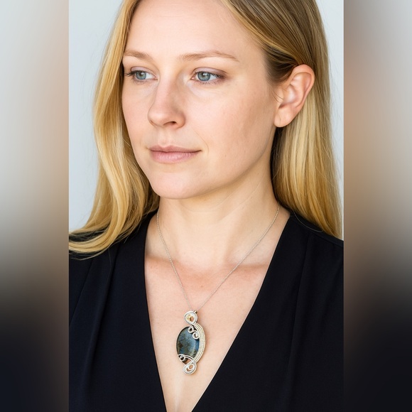 HAND CRAFTED Dragon Vein Agate Wire Wrapped Silver Plate Pendant, Handmade - Picture 4 of 10